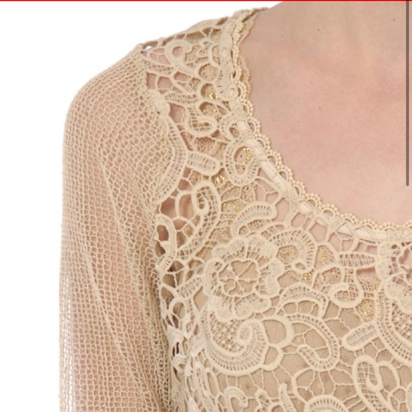 ♥️SALE♥️a’ Reve Sheer Floral Top w/Mesh Sleeves - Picture 3 of 3